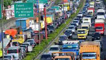 INFO LALU LINTAS: Jelang Siang, Tol Jakarta Macet